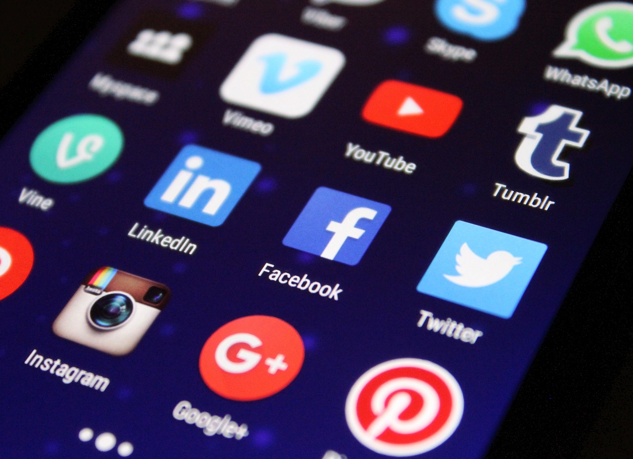agence média spécialisée dans la création de stratégies innovantes pour maximiser votre visibilité et engagement sur tous les supports.