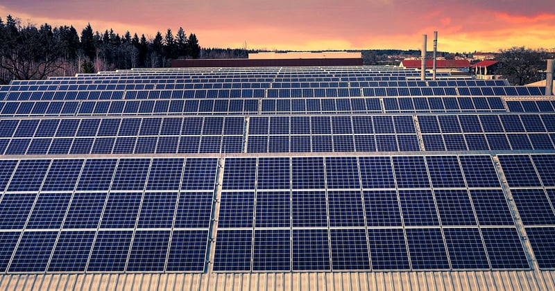 Avantages panneaux solaires autoconsommation industrielle : le guide