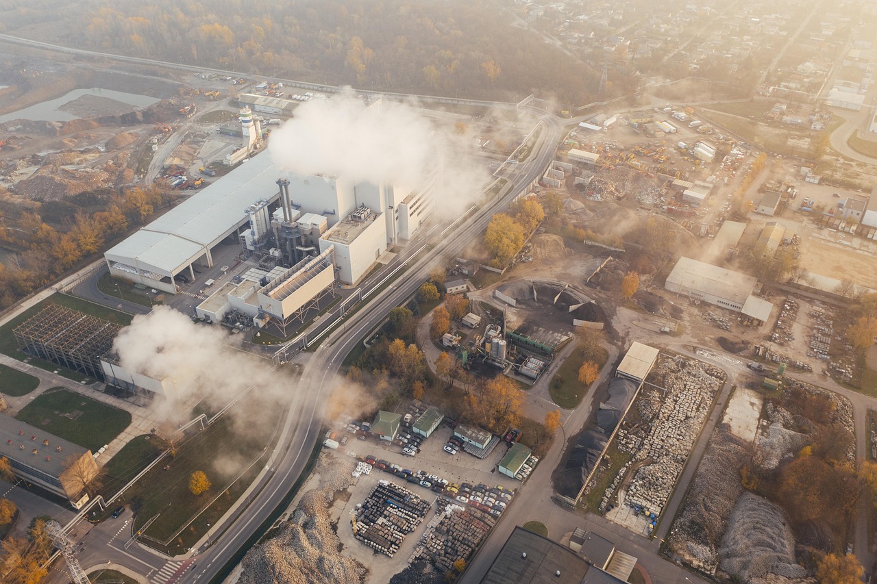 Analyse des émissions de gaz à effet de serre et de l’empreinte carbone en France en 2024 : une réduction moins significative par rapport à 2023